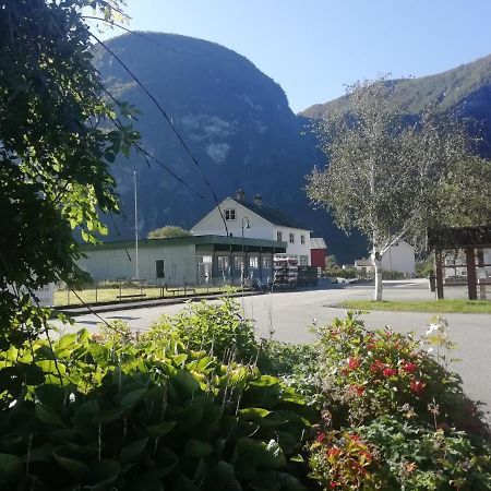 Adventure Hotel & Guesthouse Eidfjord New Екстер'єр фото